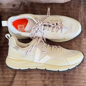 Veja Cream Sneakers with Multicolor Laces